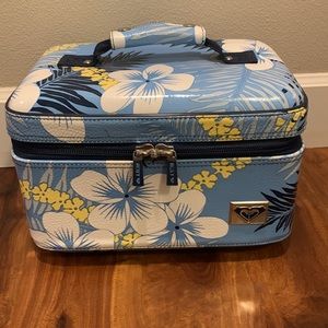 Roxy makeup case